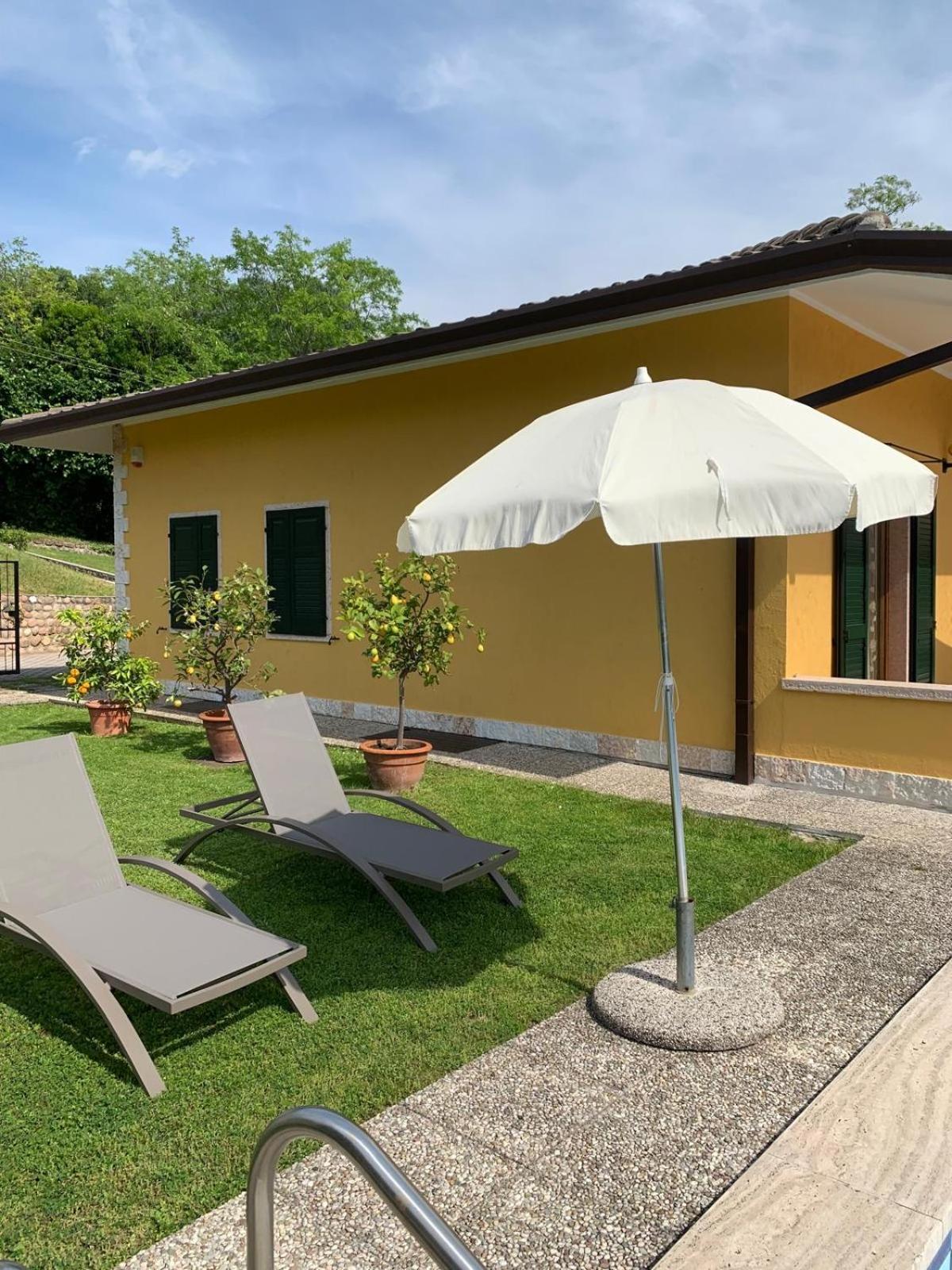 Poli Villa'S Apartment Bardolino Exterior photo